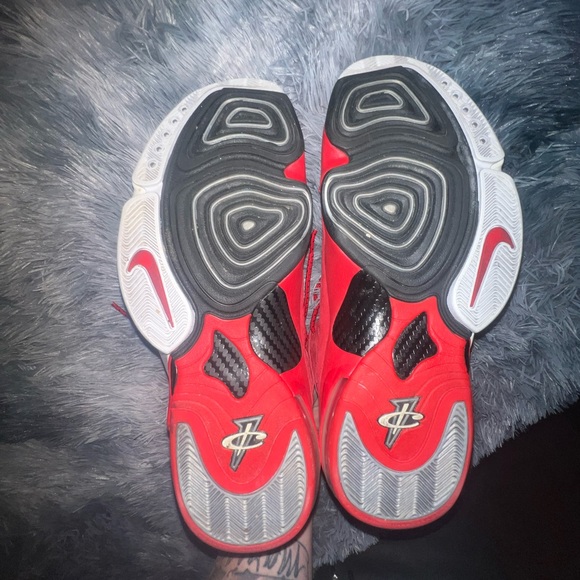 The Nike Penny 6 Dressed in Red Suede - Picture 5 of 5